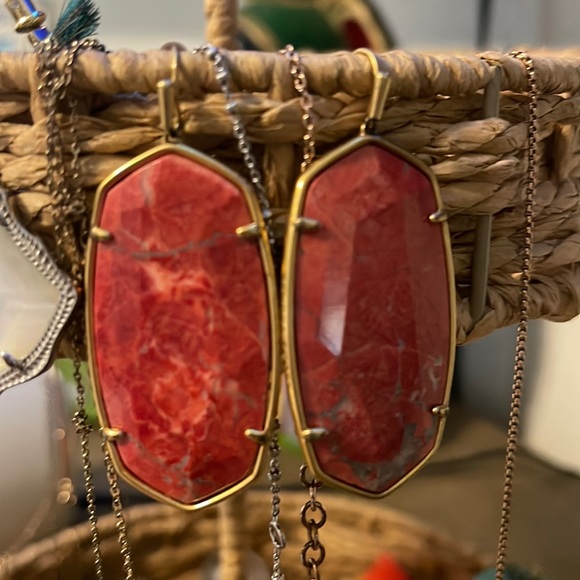 Red Kendra - Picture 1 of 1